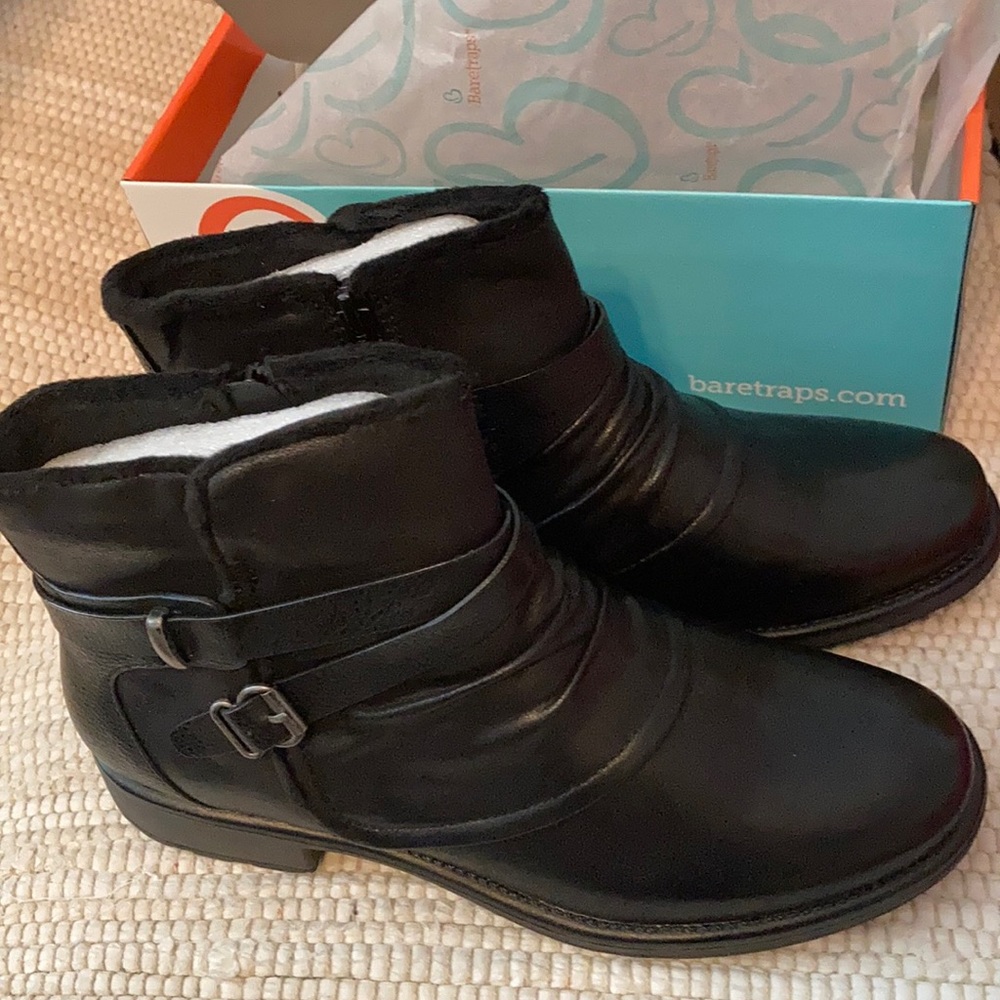 Bare traps bootie